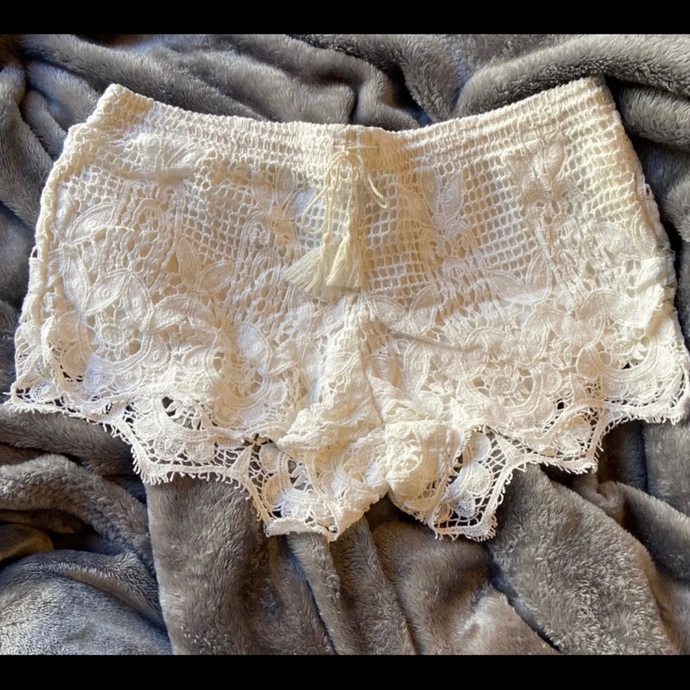 New Express White lace shorts size S